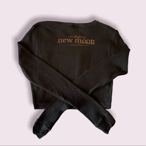 Authentic Y2K Twilight New Moon Cullens Crest Top - Picture 2 of 3